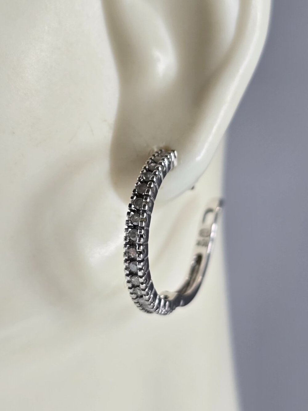 Pr Womens Vintage Estate 10K White Gold Diamond Hoop Earrings 2.8g E5150